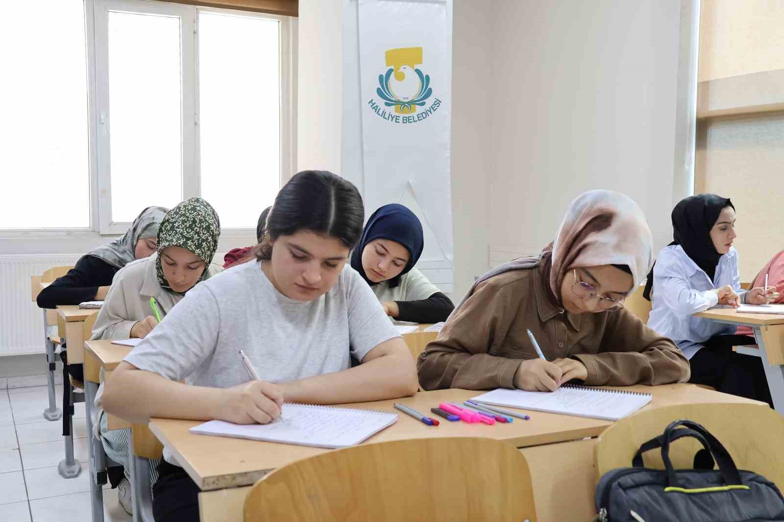 haliliye-de-universite-adaylarina-ucretsiz-yaz-kursu