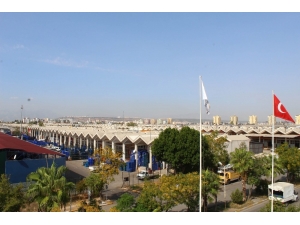 Antalya Hali’nde, ’Yeni Hal’ Yasasına Komisyonculardan Tepki