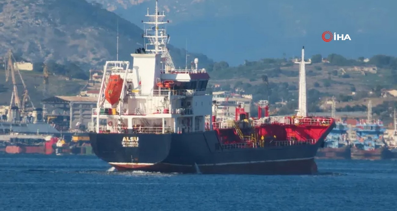 silivri-aciklarinda-carpisan-iki-gemi-kaptaninin-telsiz-kayitlari-ortaya-cikti-alsu-iskeleye-kir