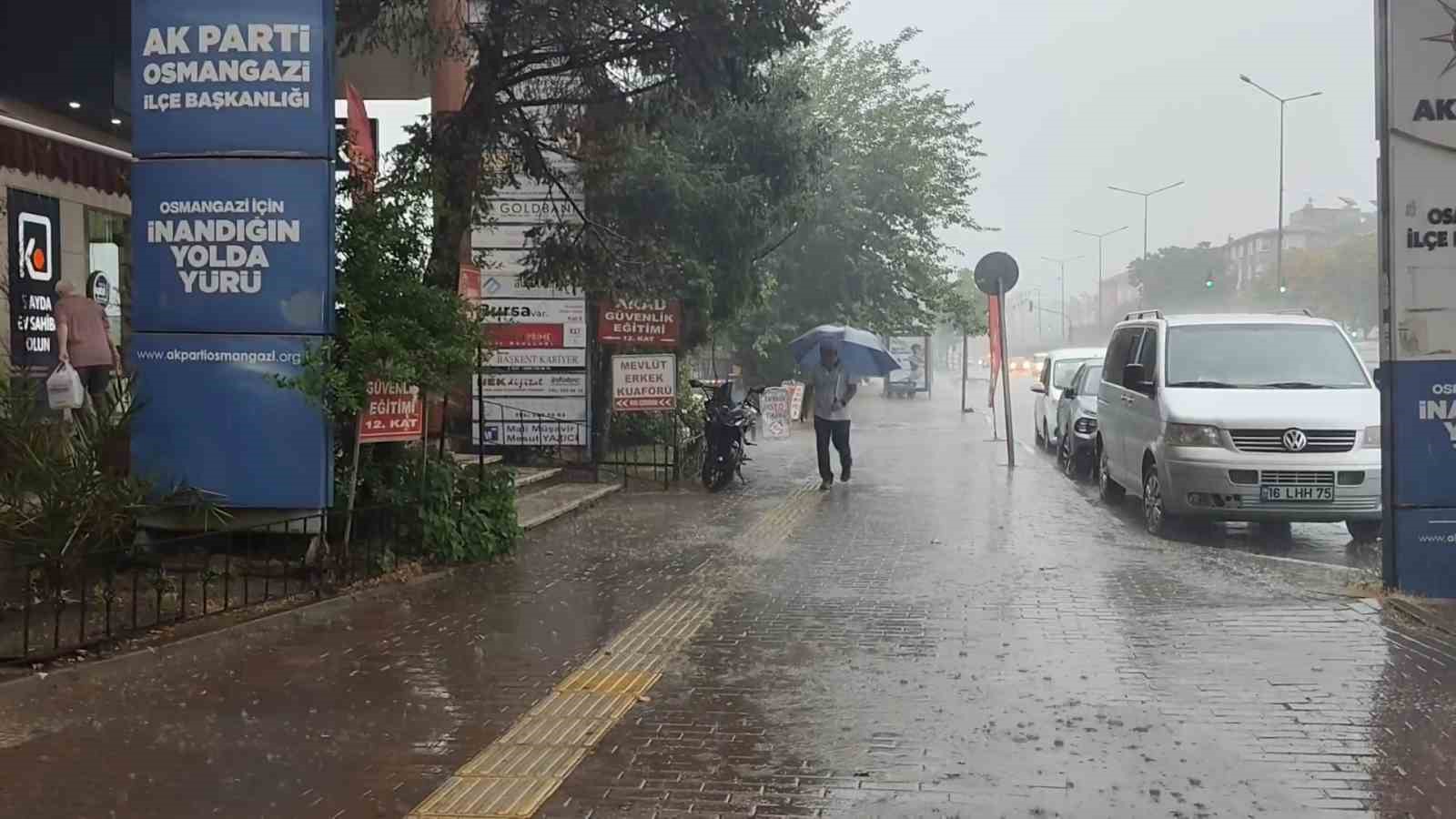 bursa-da-yollar-gole-dondu-vatandaslar-zor-anlar-yasadi