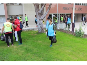 Fü Öğrencileri, Çöpleri Topladı