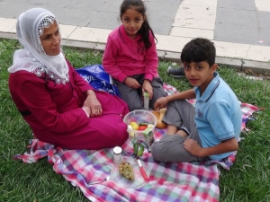 Velilerin Okullarda Öğle Arası Çilesi