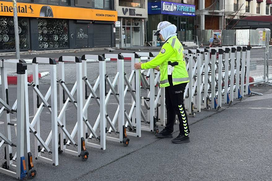 istanbul-da-30-agustos-zafer-bayrami-kutlamalari-dolayisiyla-bazi-yollar-trafige-kapatildi
