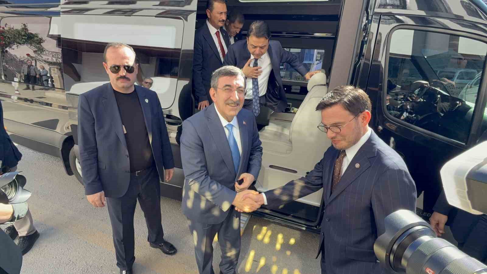 cumhurbaskani-yardimcisi-yilmaz-turkiye-cevresindeki-tum-krizlere-ragmen-istikrarini-koruyor