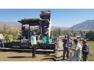 Kağızman’da Köy Yolları Sıcak Asfalt Oluyor