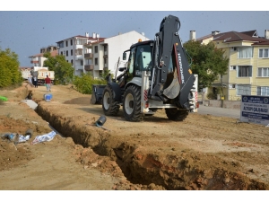 Ertuğrulgazi Mahallesinde Yeni Yağmur Suyu Hattı Yapılıyor
