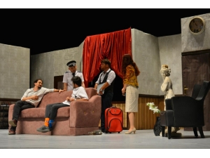 Tom Dick Harry Tiyatro Oyununa Büyük İlgi