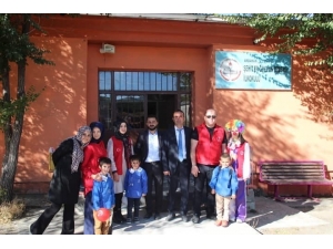 Gençlerin ‘İyilik Ağacı’ Projesi Köy Okullarında