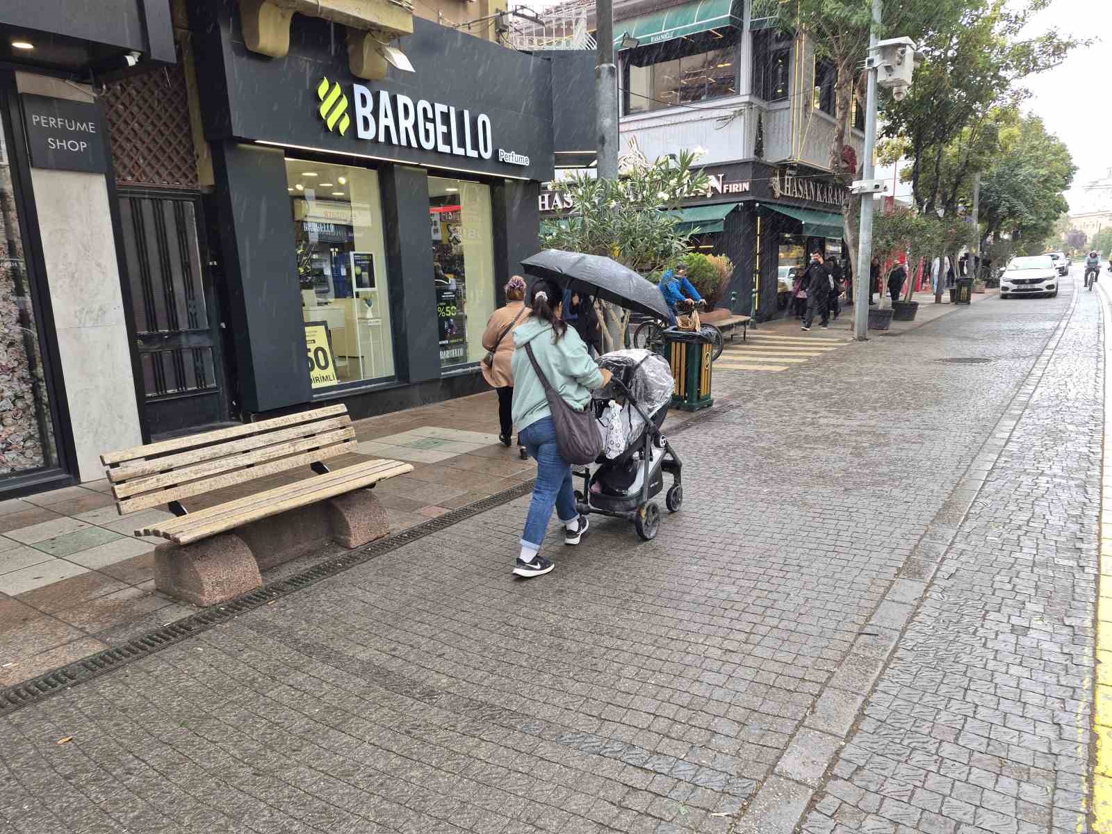 eskisehir-de-saganak-yagis-etkili-oldu