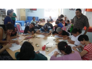 Kuşadası Engelliler Köyü’nde Mandala Boyama Etkinliği