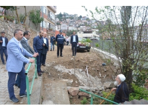 İzmit Belediyesi’nin Mahalle Gezileri Devam Ediyor