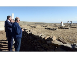 Vali Azizoğlu: “Şehitler Tepesi Boş Değil”
