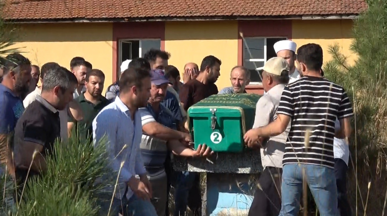 motosiklet-kazasinda-olen-mustafa-erturk-dualarla-son-yolculuguna-ugurlandi