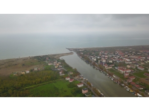 Karadeniz’in Giderek Yaklaştığı Mahalle Mendirek Çakılmazsa Sular Altında Kalacak