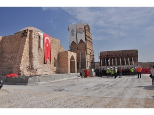 Hasankeyf’te İmam Abdullah Zaviyesi’nin Eyvan Kısmı Taşındı