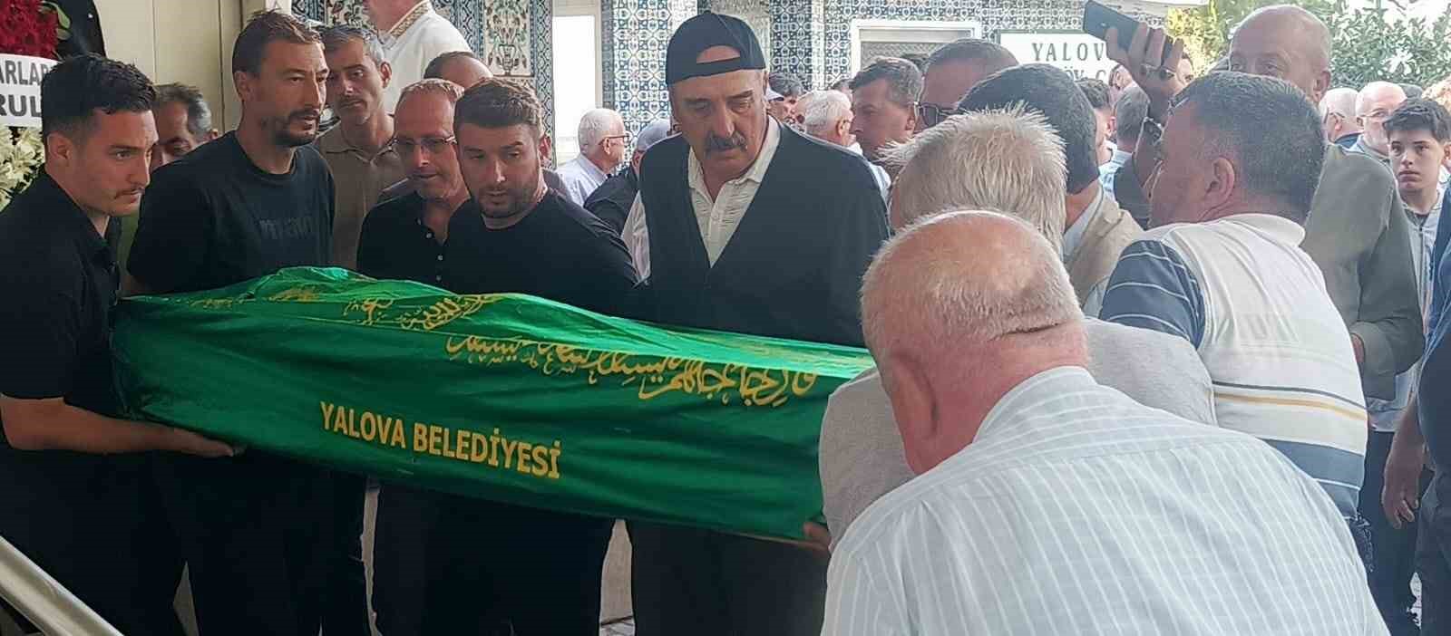 iznik-golu-nde-hayatini-kaybeden-ogretmen-yalova-da-topraga-verildi
