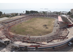 67 Yıllık Tarihe Yıkım İçin İlk Kazma Vuruldu