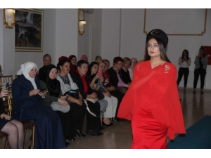 Bosnalı Misafirler Yöresel Kıyafetler Defilesini İlgiyle İzledi