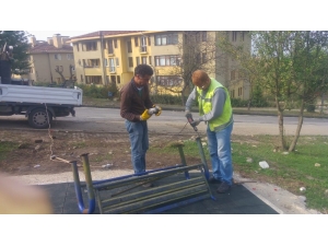 Düzce’deki Banklar Bakıma Alındı