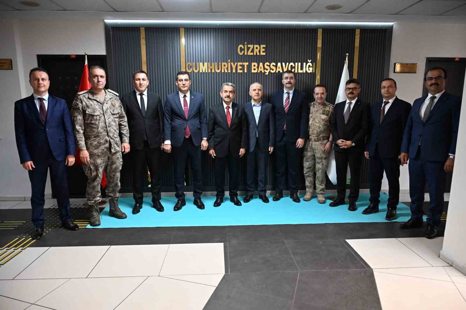 sirnak-valisi-ekici-cizre-cumhuriyet-bassavcisi-koroglu-ile-bir-araya-geldi