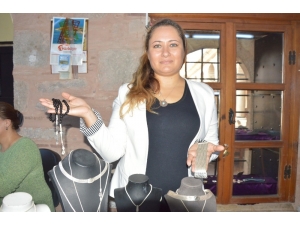 Kazaziye Sanatı Kursiyerlerin Elinde Hayat Buluyor