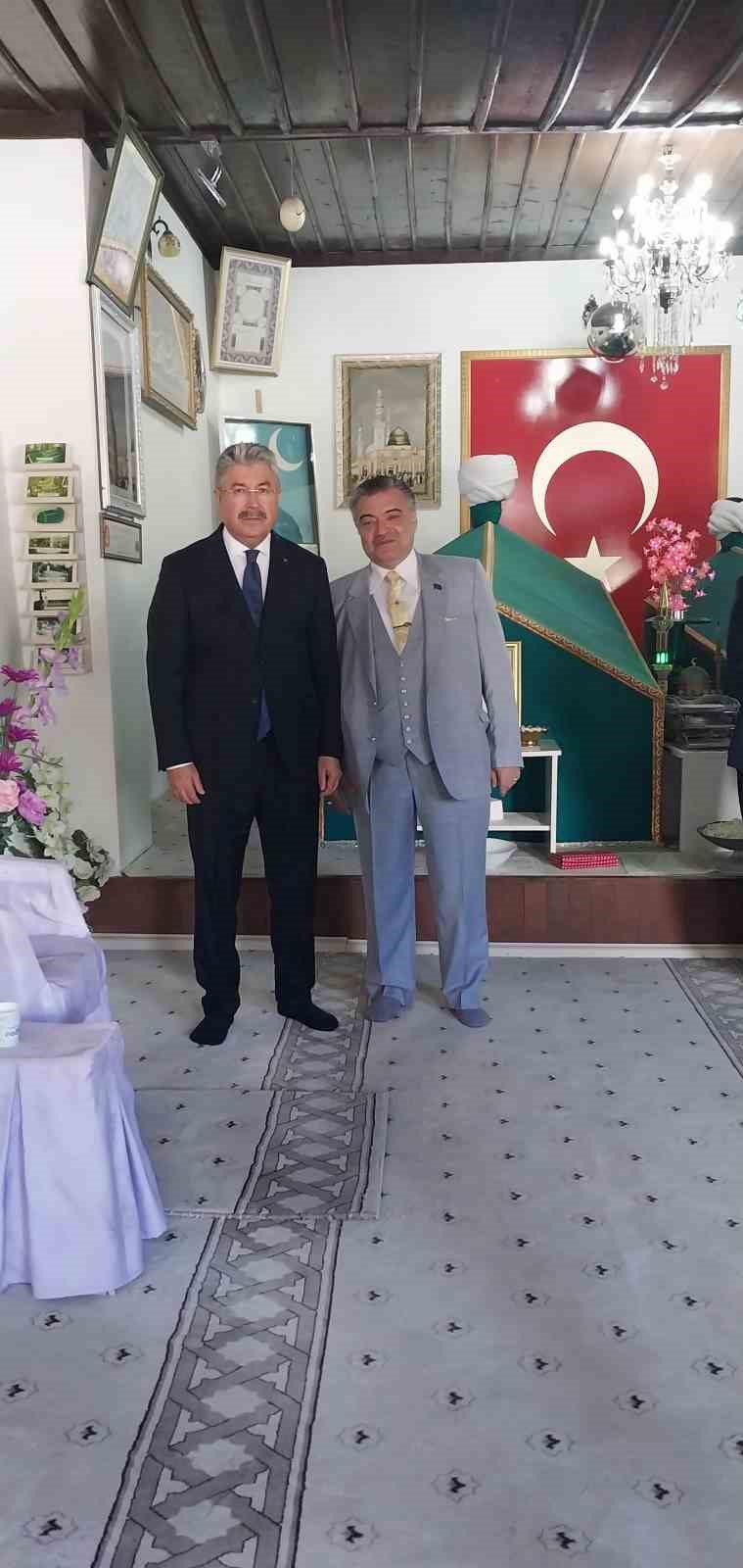 vali-yilmaz-seyh-sehabettin-suhreverdi-hazretleri-turbesinde