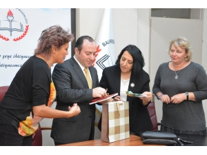 Romanyalı Misafirler Öğrenciler, Müdür Yıldız’ı Ziyaret Etti