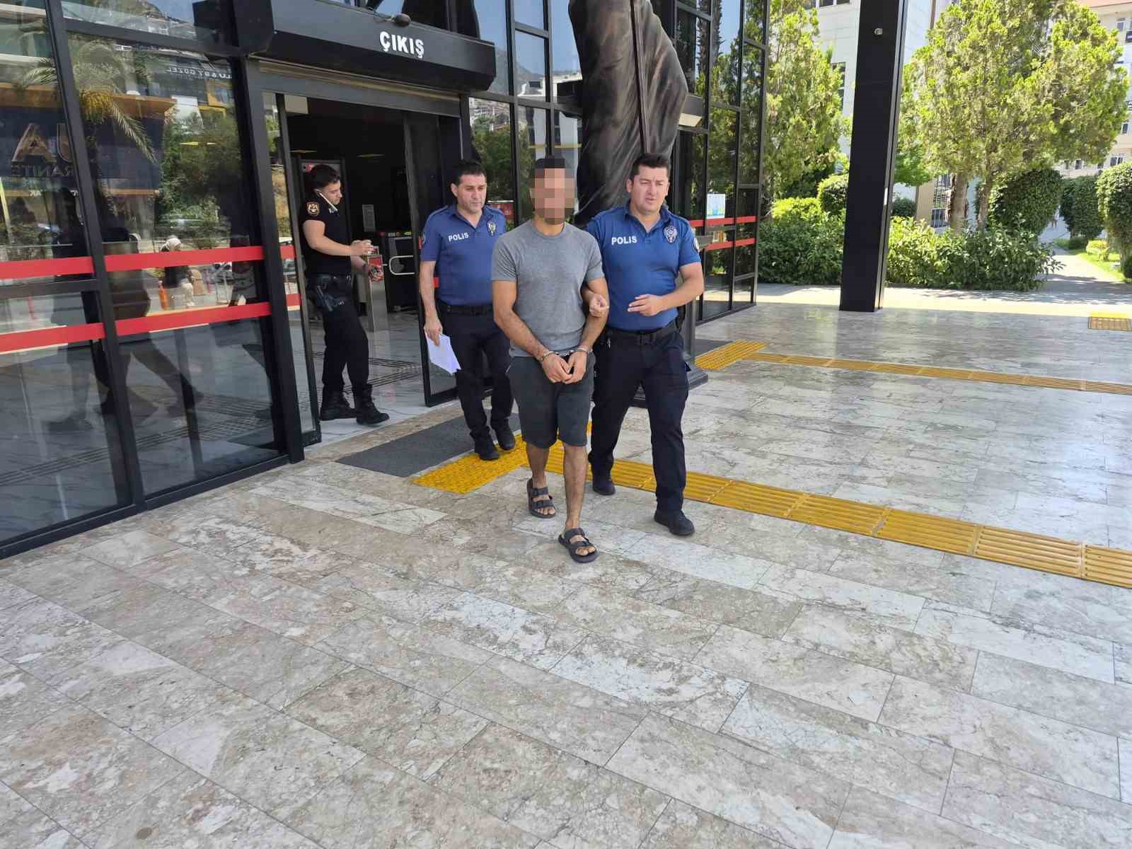 alanya-da-cinsel-istismar-ve-telefon-hirsizligi-iddiasi-1-supheli-tutuklandi