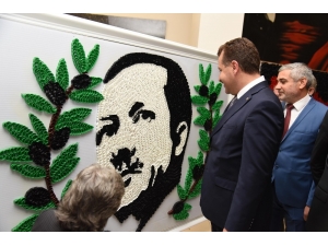 Plastik Kapaklardan Tablo Yaptılar