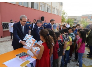 Belediyeden Öğrencilere Kitap