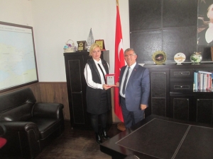 Erdek’te “Yılın Muhtarı’ Semra Baycan Seçildi