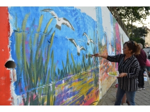 Sanatçılardan Duvar Renklendirmesi