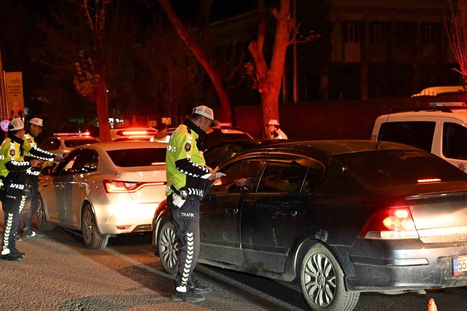 kars-ta-bayram-trafiginde-siki-denetim-bir-kural-bir-hayat-kurtarir