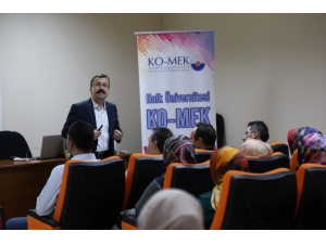 Komek’te Çocukları Anlama Semineri