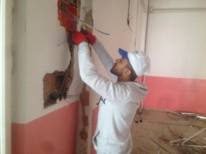 Hem Okuyor, Hem De Çalışıyor