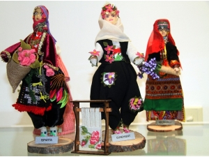 Ispartalı Kadınlar, Cumhurbaşkanı Erdoğan’ın Kendi Yaptıkları Yöresel Bebekleri Dağıtmasını İstiyor