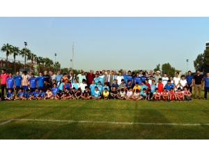 Akdeniz’den Amatör Spor Kulüplerine Malzeme Desteği