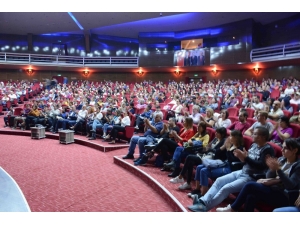 Hayatlarında Hiç Tiyatroya Gitmeyen Minikler Unutulmaz Gün Yaşadı