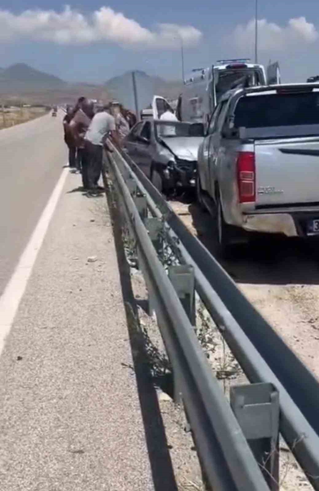 kayseri-de-otomobil-ile-kamyonet-kafa-kafaya-carpisti-1-olu
