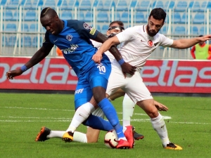 Spor Toto Süper Lig: Kasımpaşa: 0 - Akhisarspor: 0 (İlk Yarı)