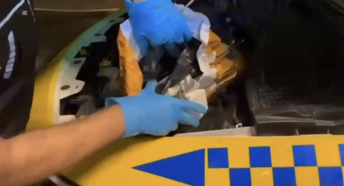 motor-kaputundan-3-milyon-liralik-metamfetamin-ele-gecirildi