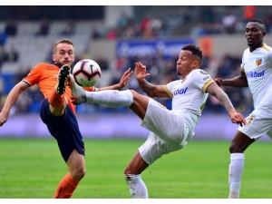 Spor Toto Süper Lig: M. Başakşehir: 0 - Kayserispor: 0 (Maç Devam Ediyor)