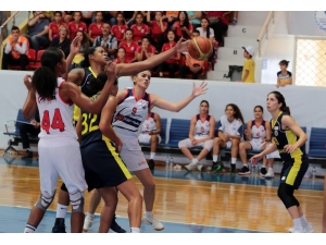 Türkiye Kadınlar Basketbol Süper Ligi: Gündoğdu Adana Basketbol: 70 - Fenerbahçe: 68