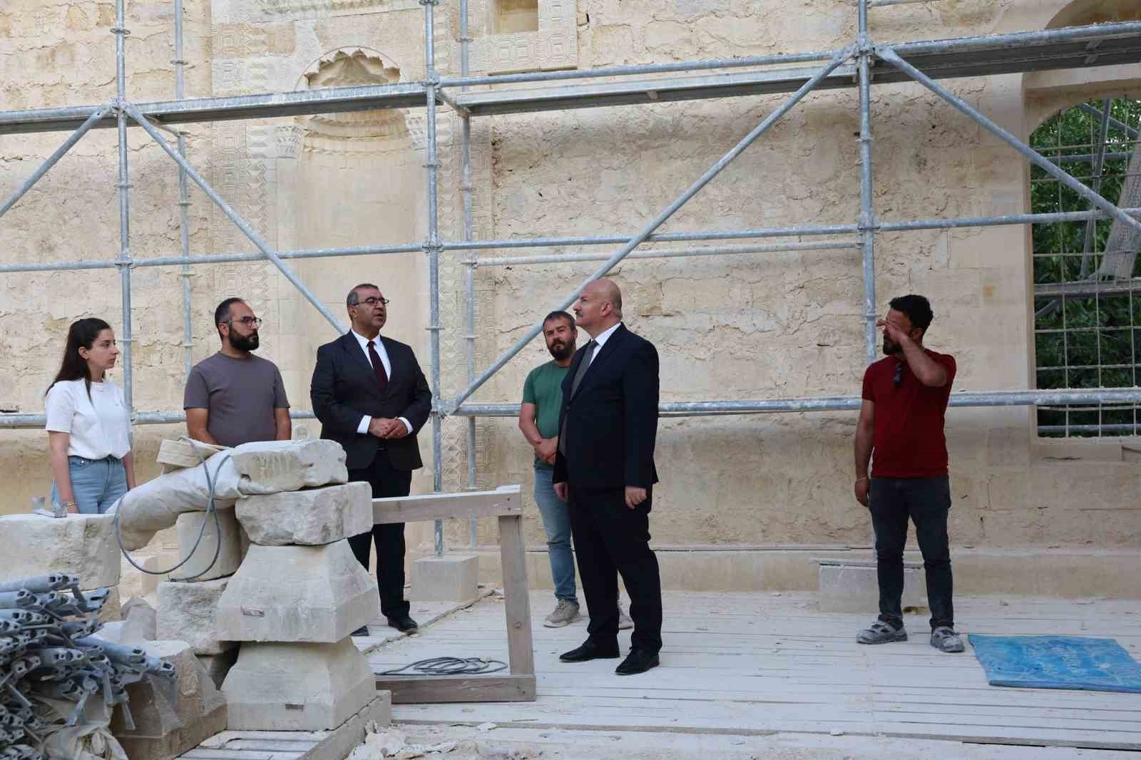 adiyaman-da-tarihi-ulu-camii-ve-kap-camii-calismalari-devam-ediyor