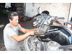 Engelli Suriyeli Ahmet’in Çalışma Azmi Takdir Topluyor