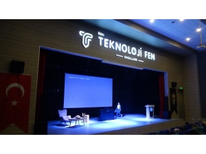 Fenomen Anne Kangal: "Annelik Tükürdüğünü Yutma Sanatıdır"