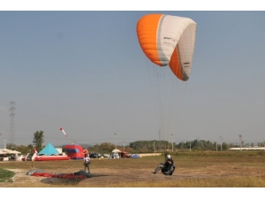 Yamaç Paraşütü Şampiyonları Ödüllerini Aldı