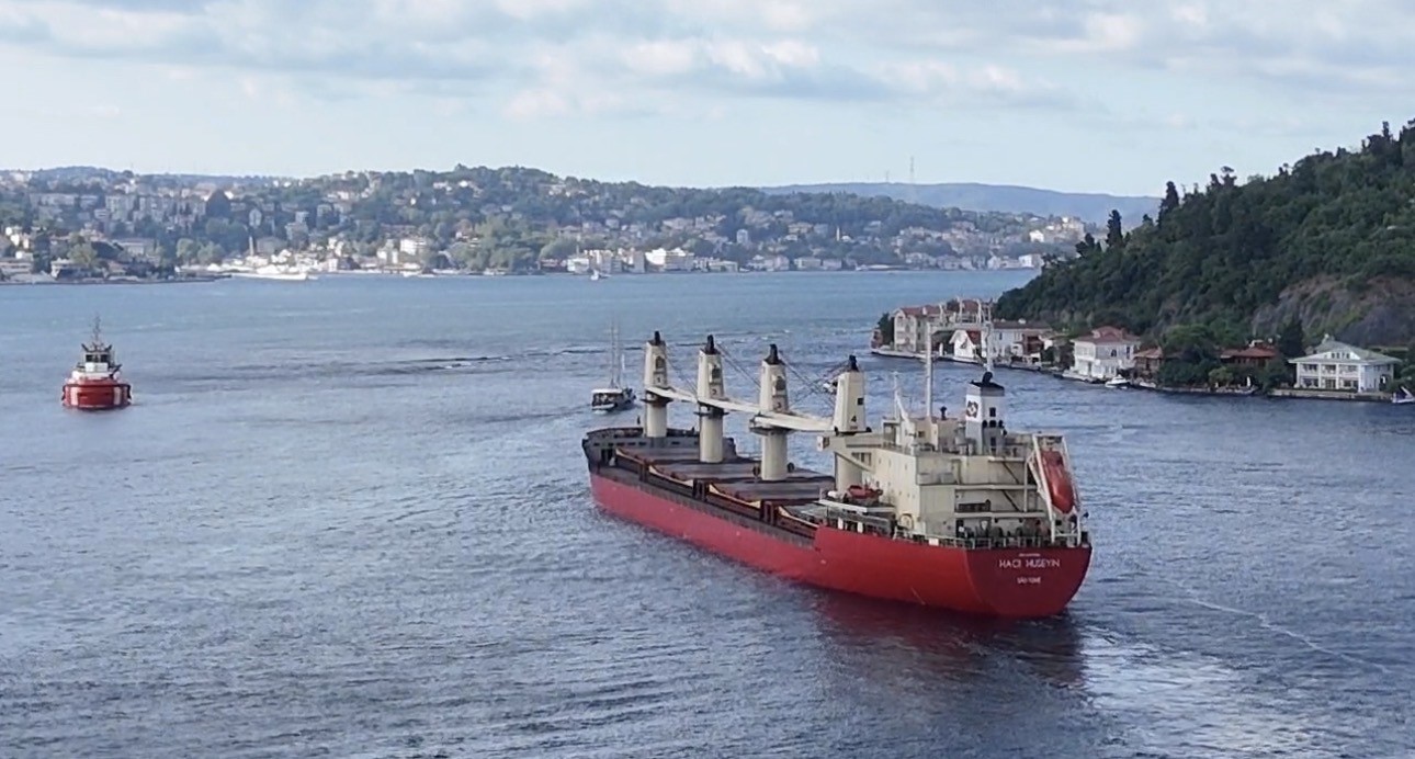 istanbul-bogazi-nda-makine-arizasi-yapan-gemi-nedeniyle-gemi-trafigi-durduruldu