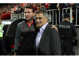 Spor Toto Süper Lig: Göztepe: 0 - Beşiktaş: 0 (İlk Yarı)