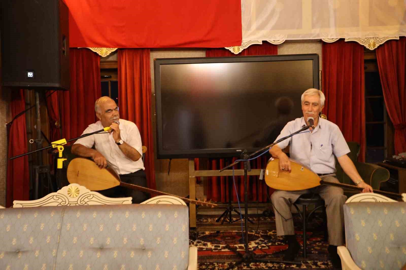 yunusemre-de-saz-soz-ve-siir-bulustu